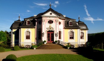  Das Rokokoschloss mit Ehrenhof 